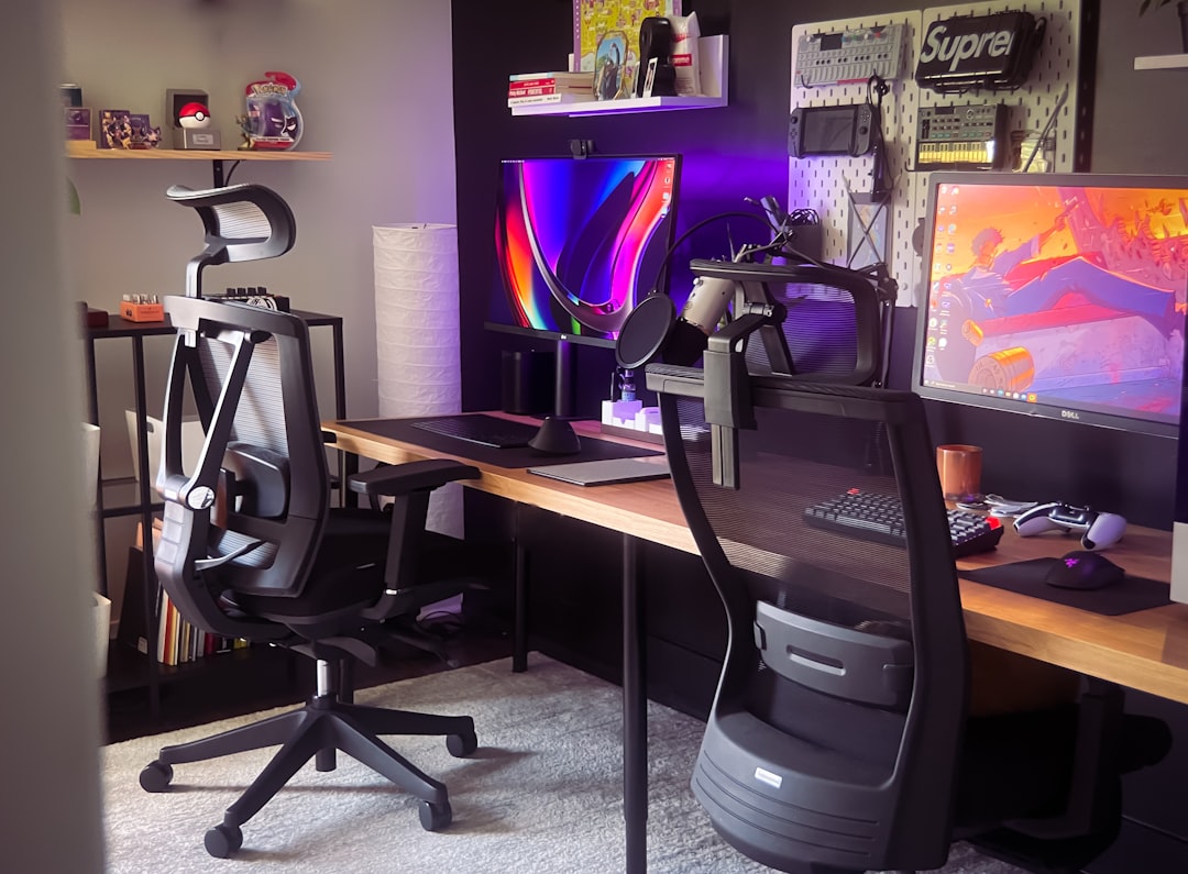 Gaming-Stuhl mit ergonomischer Lordosenstütze für das Home Office, im Angebot für 65 Euro.