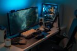 Elektrisch höhenverstellbarer Schreibtisch in Weiß mit einer Tischplatte von 160 Zentimetern Breite und 60 Zentimetern Tiefe, aufgestellt in einem hellen Home-Office.