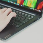 Lenovo ThinkPad 170W Flachstecker Ladegerät, das Kabelsalat im Home Office vermeidet.