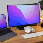 Dell UltraSharp U2724DE Monitor (68,47 cm) im modernen Home Office – ergonomisch aufgestellt mit augenschonender Technologie für ermüdungsfreies Arbeiten.