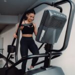 Walking Pad Laufband für Zuhause mit einer maximalen Belastbarkeit von 120 kg und einer Geschwindigkeit von 1 bis 6 km/h, Modell 10, ideal als Home Office Ausstattung.