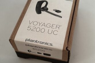 Plantronics Poly Voyager 5200 UC -